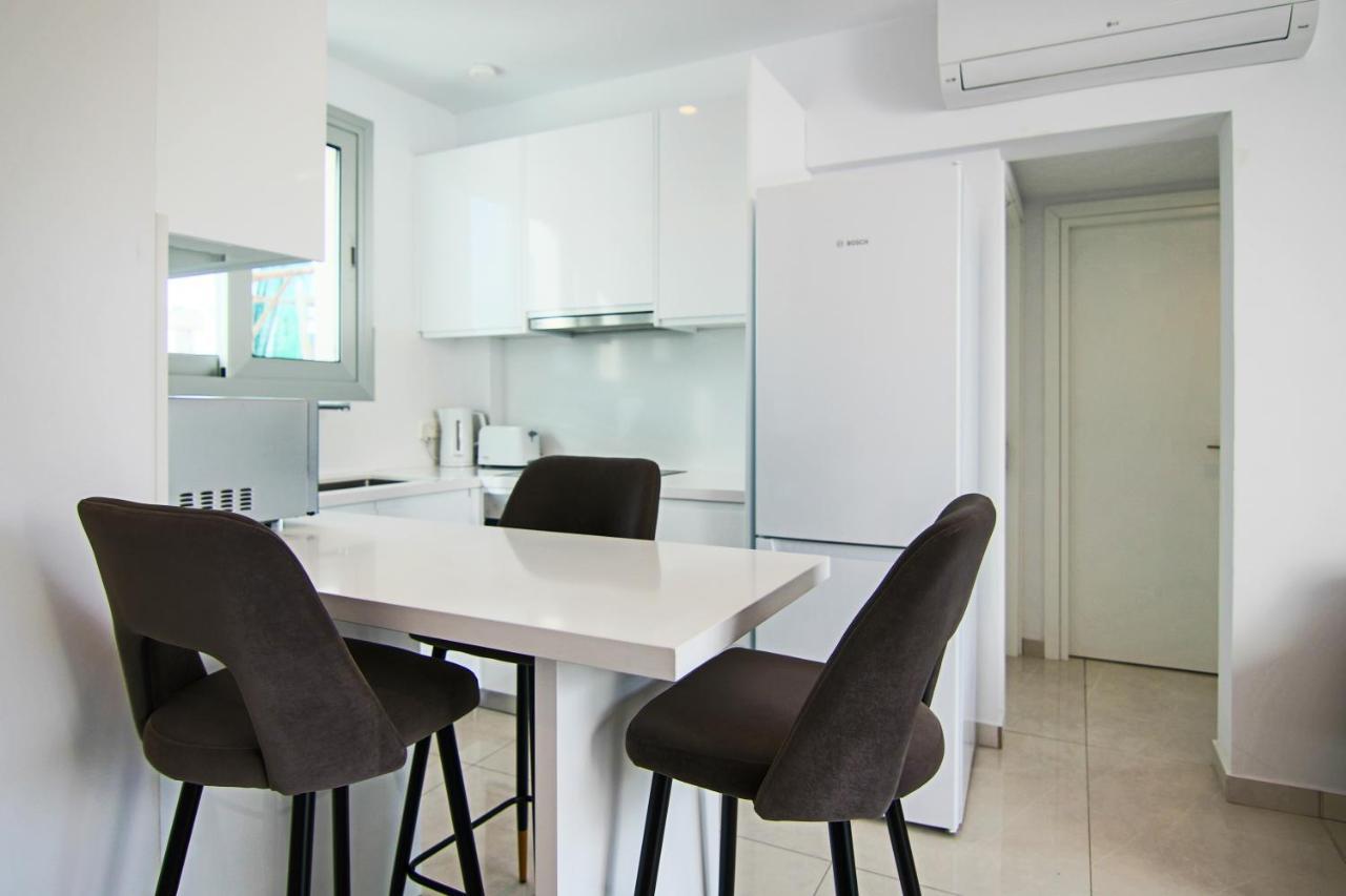 Апартаменти Phaedrus Living - Seaside Executive Flat Harbour 202 Пафос Екстер'єр фото